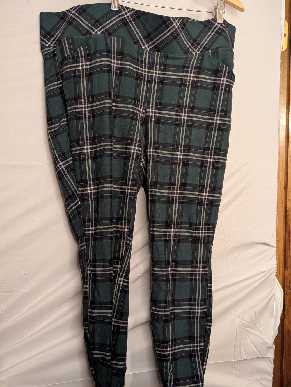 Torrid Pixie Green Plaid Skinny Pants Size 3R. (22/24)